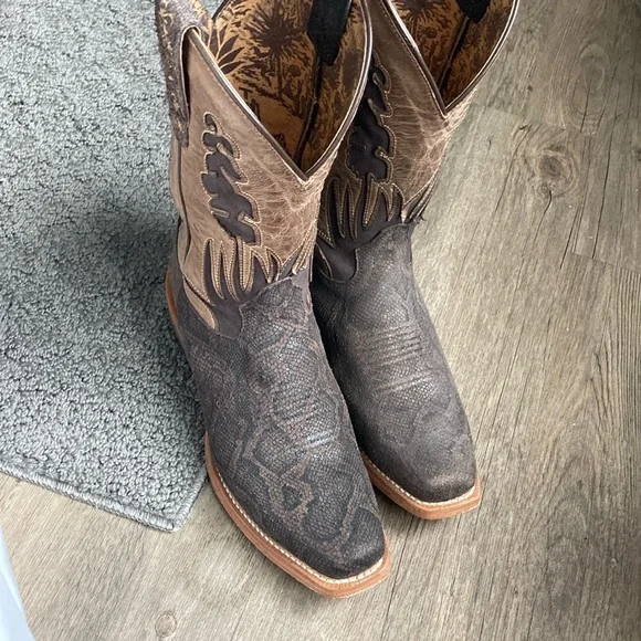 Brown Western Cowboy Boots - Picture 1 of 4